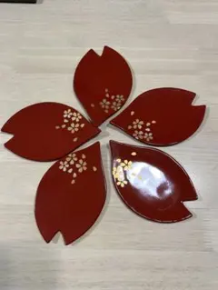 桜 花びら形 和皿 5枚セット 赤 金彩 和菓子皿 取皿 春 お祝い