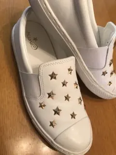 コンバース　スタッズ　スリッポン スニーカー