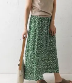 URBAN RESEARCH DOORS 小花柄レーヨンスカート