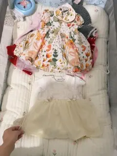 ベビー服セット 花柄ドレスとホワイトドレス