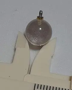 水晶玉の ペンダントトップです