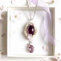 桜舞う春の情景。アメジストとパールのボタニカルネックレス（1点物）