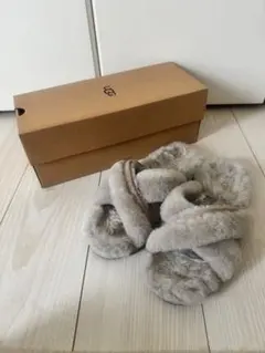 UGG グレー ファーサンダル　W ABELA 8