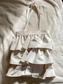 フリル付きホワイトトートバッグ