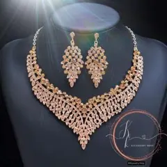 イヤリング仕様クリスタル・フローラ・レガリアゴールド ネックレス 高見え