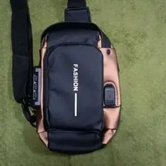 ファッション ボディバッグ 黒と茶色