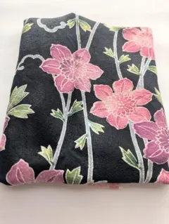 着物生地　はぎれ　ハンドメイド　黒　花柄　筆　絵付け