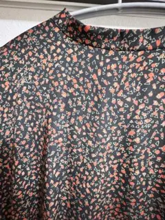 アーバンリサーチ/長袖ロングワンピース 黒地に赤緑模様