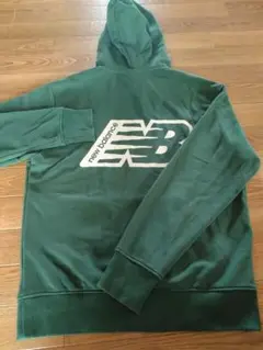 New Balance ダークグリーン パーカー