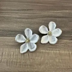 シルバーフラワーデザインピアス　ブライダル