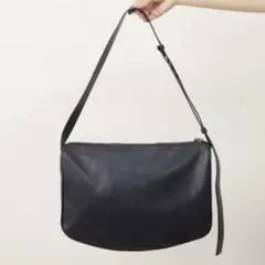 イアパピヨネ　スワローマルチショルダーバッグ　ショルダー　ブラック　本革のサムネイル