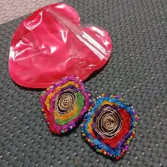 ハンドメイド　フェルトビーズイヤリング
