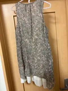 もうすぐ処分予定　レース模様ノースリーブチュニック