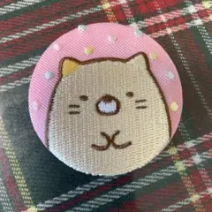 すみっコぐらし　刺繍缶バッチ　ねこ