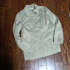 ベージュ 長袖ジャケット ボタン付き