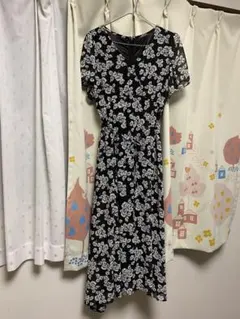 花柄ワンピースのサムネイル