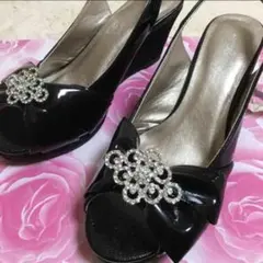 ★新品激安★エナメル サンダル 黒 24 ラメ ビジュー ラインストーン リボン