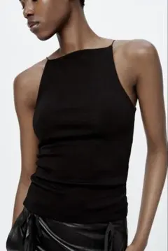 フェイクファーホルターネック　トップス　zara 新品未使用】ZARA ザラ フェイクファー ホルターネックトップス S