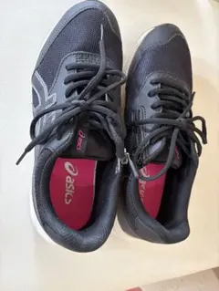 asics ブラック スニーカー