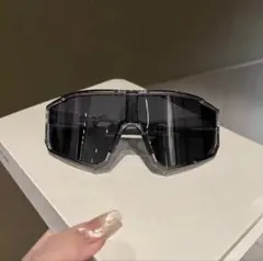 スポーツサングラス　グレー