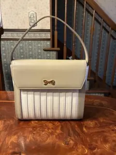 プリーツデザイン ハンドバッグ ベージュ ホワイト