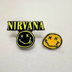 【ピンバッジ】ニルヴァーナ NIRVANA 黒 ロゴ付き スマイリー 2個セット