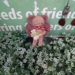 羊毛フェルト くまちゃんのブローチ