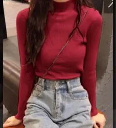 赤いリブ編み長袖セーター