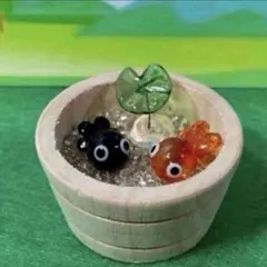 桶に金魚セット　ガラス細工　ミニチュア