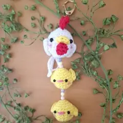 ハンドメイド　あみぐるみ　ひよこのストラップ