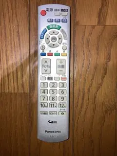 値下げPanasonic テレビ用リモコン N2QAYB000569のサムネイル