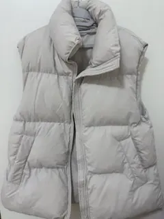 GU白 ダウンベスト