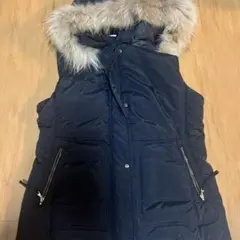 PLST ブラック フード付きダウンベスト