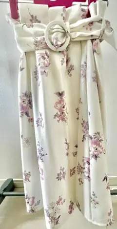 toccoの膝丈フレアスカート　新品未使用ダク付きです!