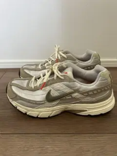 ナイキ　NIKE スニーカー イニシエーター