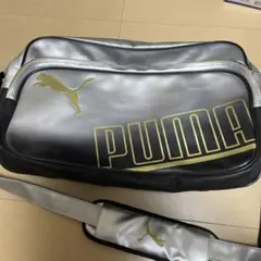 プーマのエナメルバック