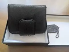 小花柄型押し 二つ折り財布 がま口 ブラック