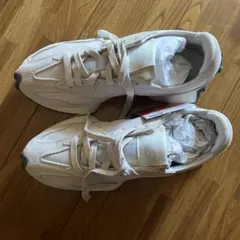 New Balance ベージュ スニーカー