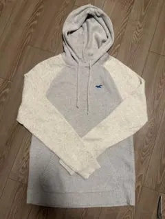 Hollister フード付きグレーのニットパーカー