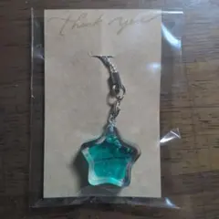 青と透明の星型チャーム