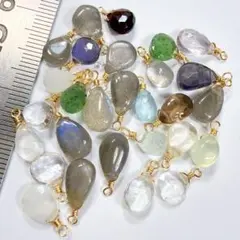 サービス品＊天然石のチャームセットd68