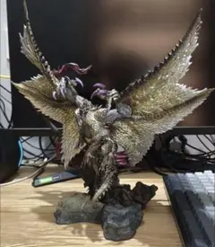 モンスターハンター クリエイターズモデル 天廻龍 シャガルマガラ フィギュアのサムネイル