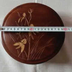 木製 蓋付き菓子器 鷺草彫刻 茶色 円形