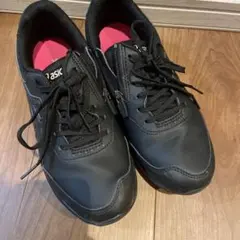 ASICS ブラック スニーカー fuzeGEL