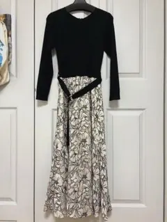 JUSGLITTY 黒・花柄ロングワンピース（長袖・ベルト付き）