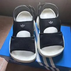 美品　adidas 厚底スポーツサンダル ブラック×ホワイトのサムネイル