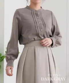 is amulet. ピンタックブラウス