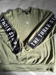 adidas オリーブグリーン スリーストライプ トレーナー