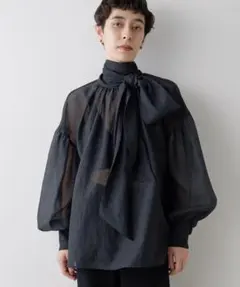 美品 Whim Gazette オーガンザボウブラウス 黒 ボウタイブラウスのサムネイル