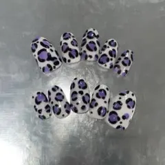 現品 ネイルチップ ハンドメイド 白色 紫色 ヒョウ柄 オーバルタイプ